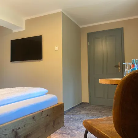 Schoessersmuehle ホテル アイゼンベルク